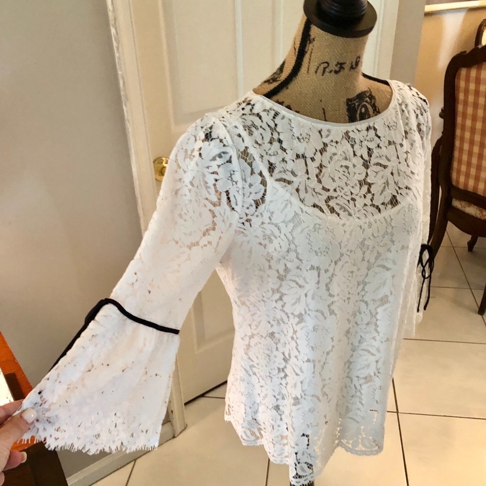 🎈NWT🎈WHBM lace top
